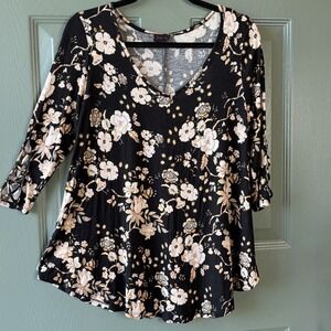 Shiela Rose Womens Floral V-Neck Top 3/4 Sleeve Lattice Detail Black Teacher